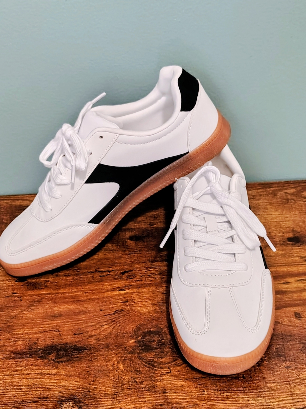 No Boundaries White and Black Sneakers with Gum Sole